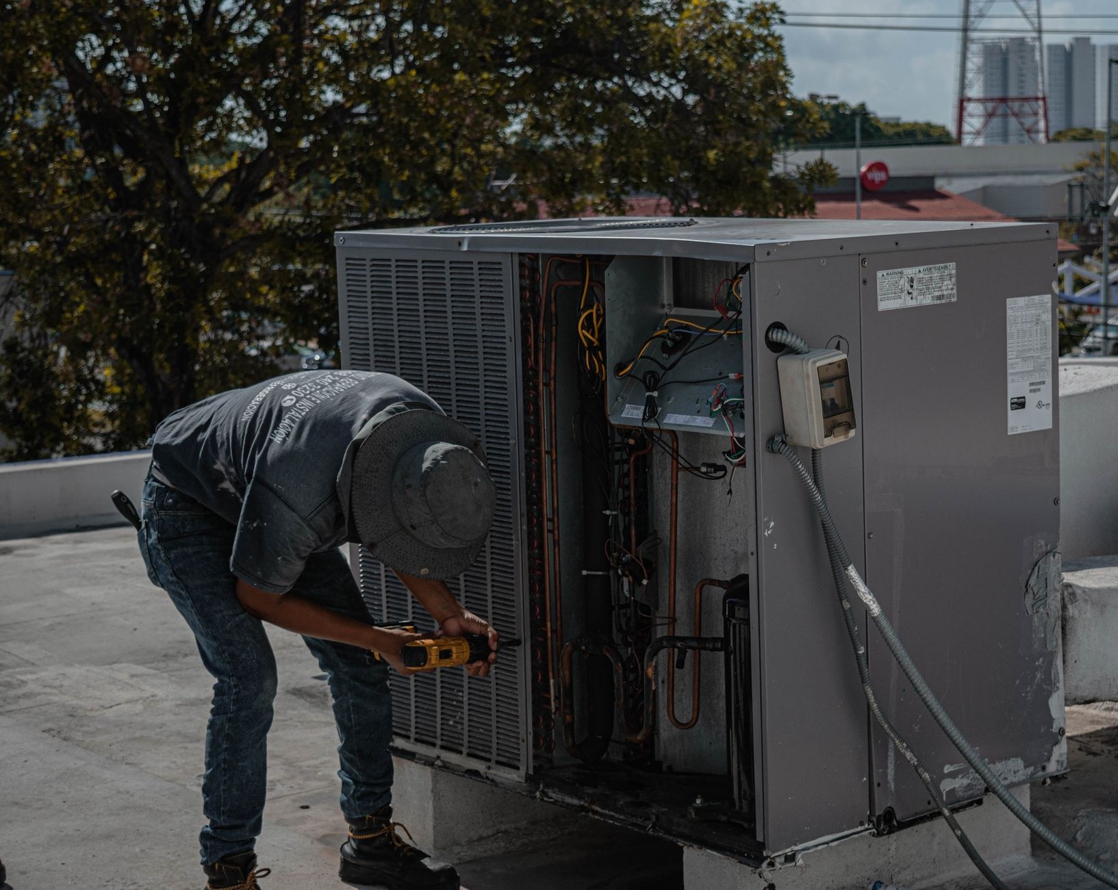 A Happy Air technician arriving to service a heat pump in Auckland